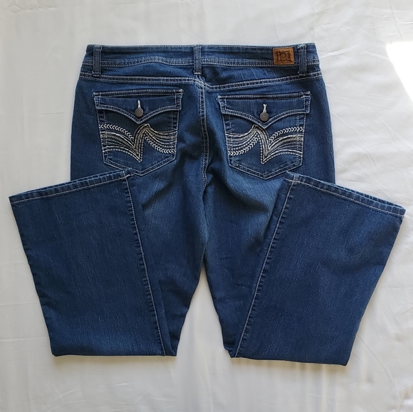 L.e.i. Juniors Curvy Boot Jeans - Picture 4 of 6